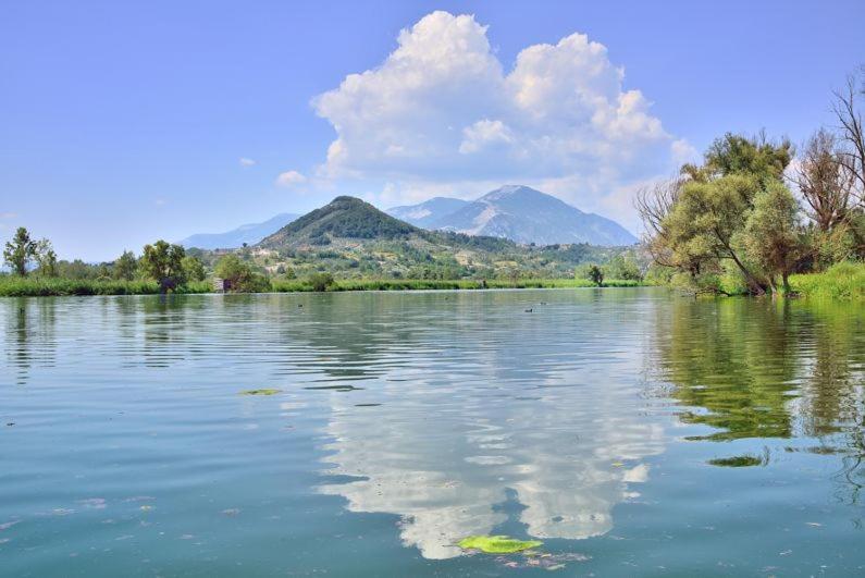 Casa Rosamari - Su Lago Di Posta Fibreno, Appartamento Con Camino Екстериор снимка