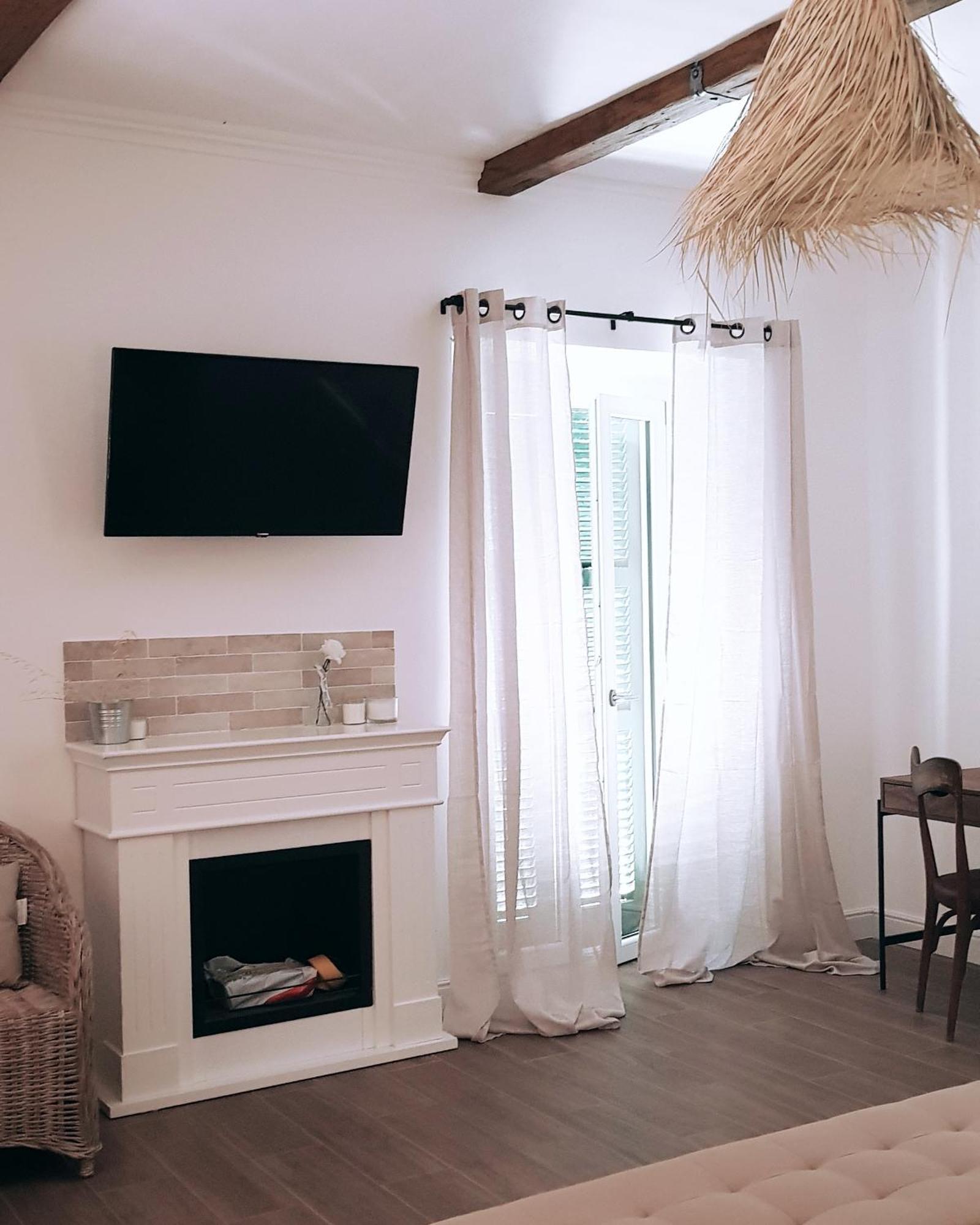 Casa Rosamari - Su Lago Di Posta Fibreno, Appartamento Con Camino Екстериор снимка